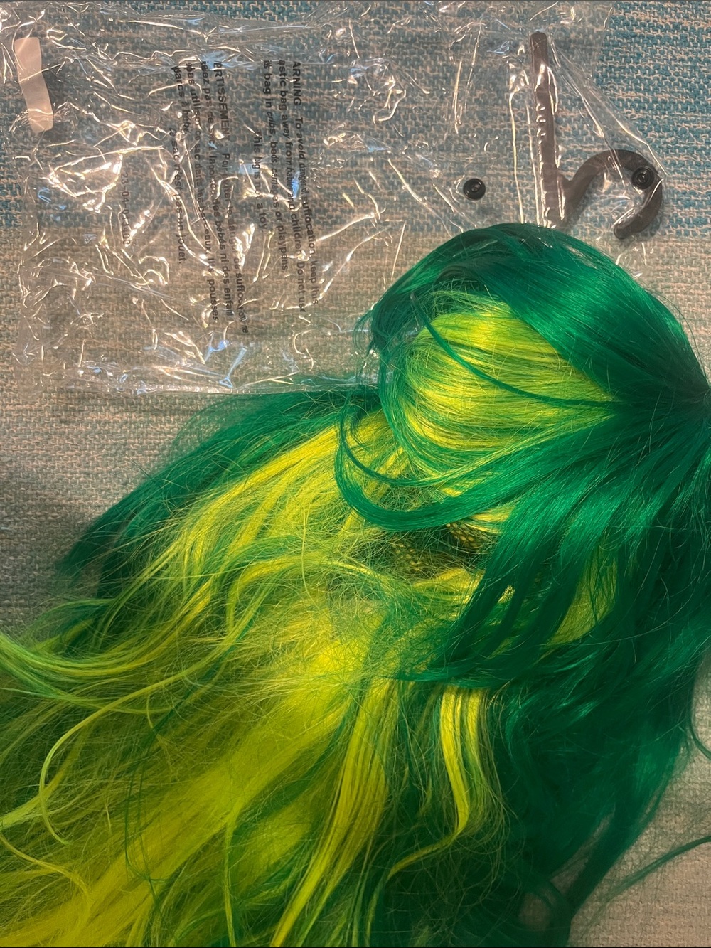 Spirit Halloween Green and Yellow Glamorous Ombré Wig NWOT Cosplay - Picture 7 of 8